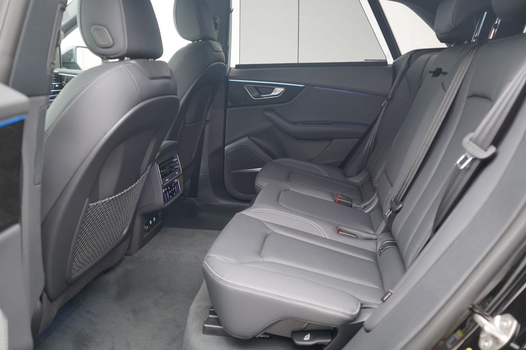 Thumbnail: 2026 Audi Q8 - 7