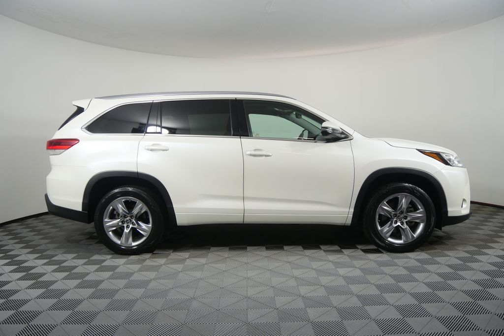 Thumbnail: 2019 Toyota Highlander - 2