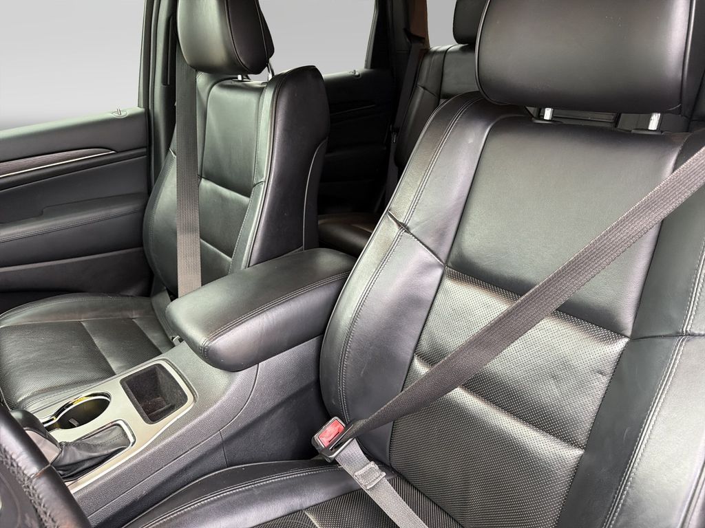 Used 2020 Silver Jeep Overland image 7