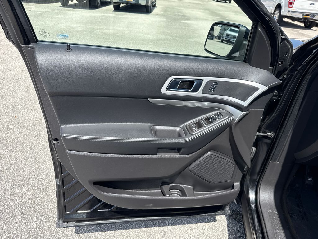 Used 2015 Black Ford XLT image 12