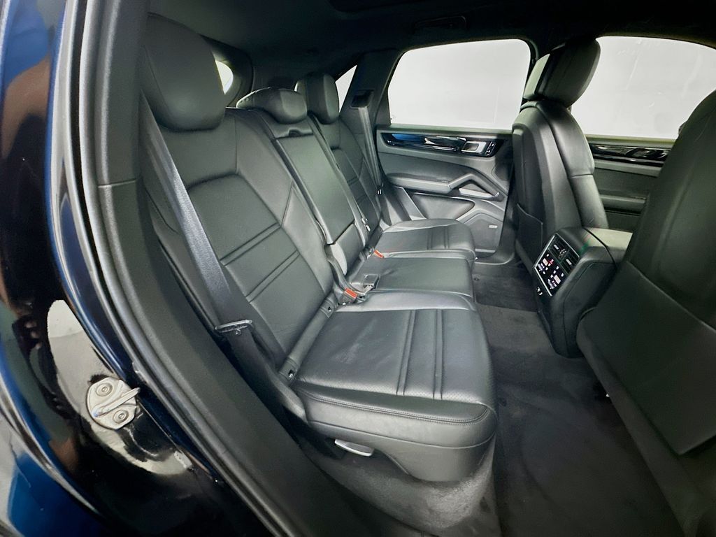 Thumbnail: 2019 Porsche Cayenne - 28