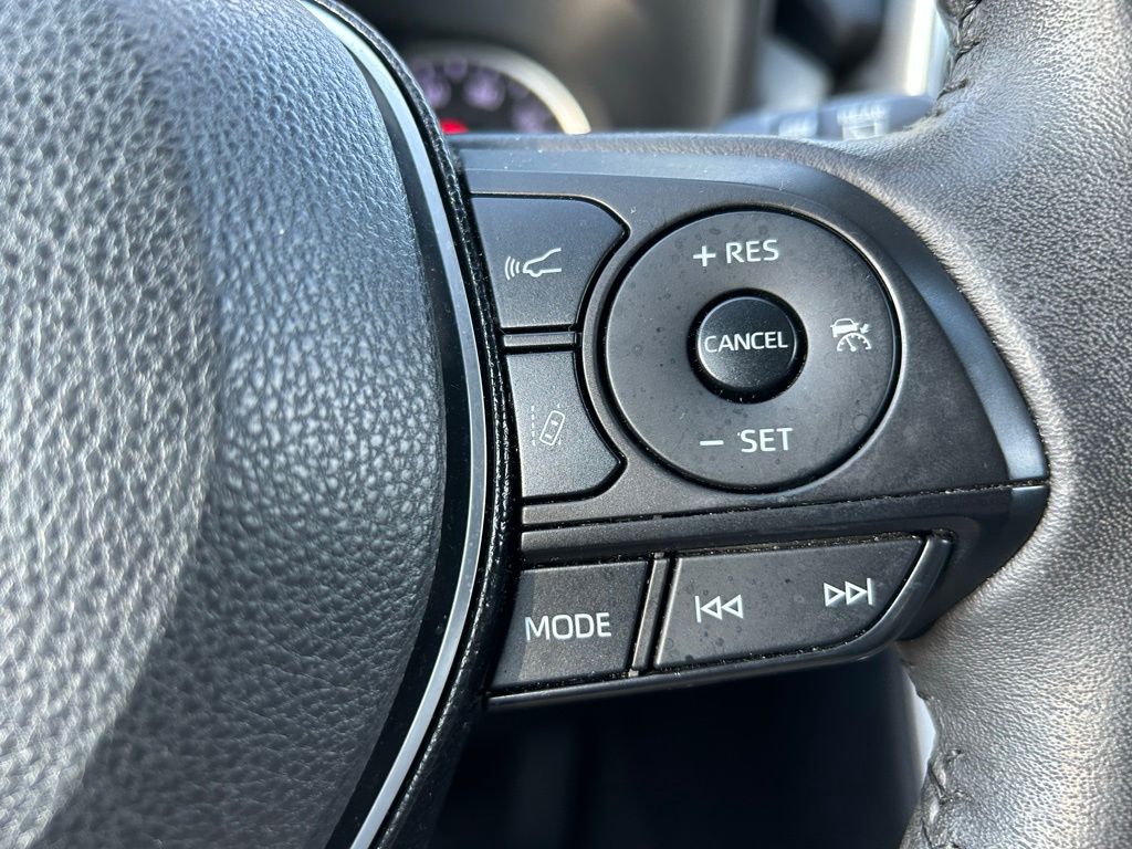 Thumbnail: 2020 Toyota RAV4 - 25