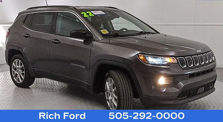 Gray (Granite Crystal Metallic Clearcoat) 2022 Jeep Compass Latitude Lux 4WD SUV / Crossover Four-Wheel Drive 9-Speed Automatic