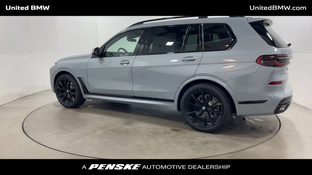Thumbnail: 2026 BMW X7 - 6