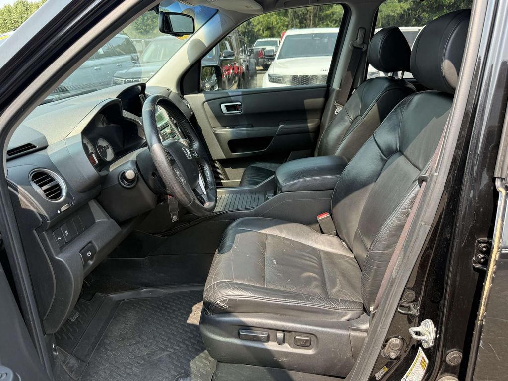 Used 2011 Black Honda Touring image 14