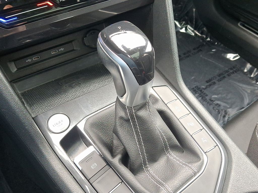 Thumbnail: 2022 Volkswagen Tiguan - 15