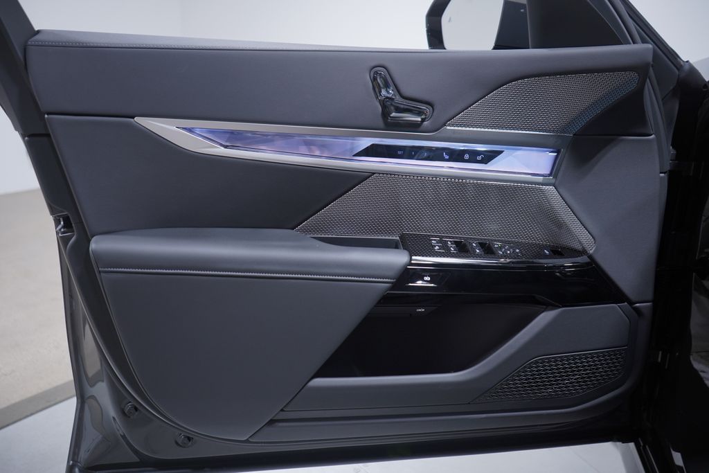 2025 BMW 7 Series 740i 13
