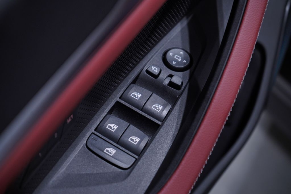 Thumbnail: 2025 BMW i4 - 11