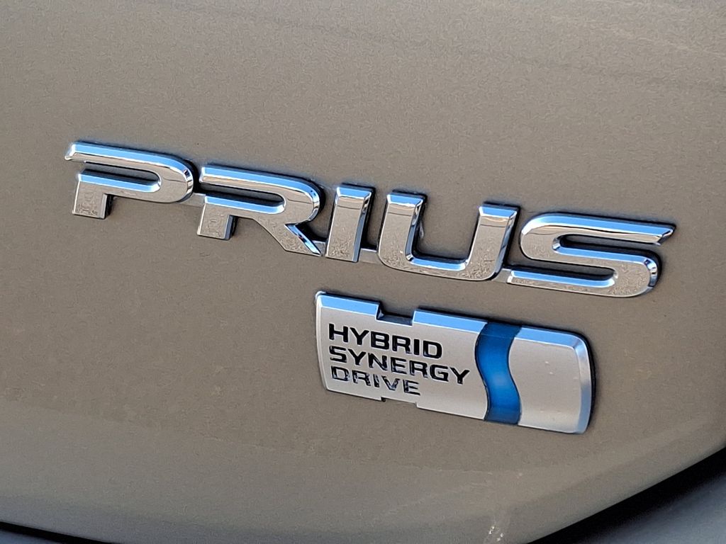 2004 Toyota Prius  29