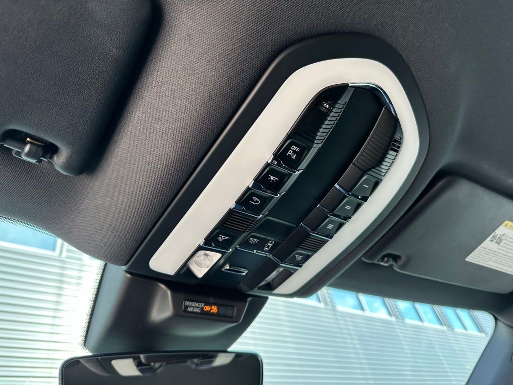 Thumbnail: 2023 Porsche Macan - 32