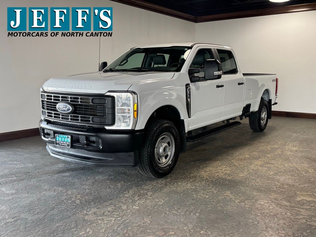 Oxford White 2024 Ford F-350 Super Duty XL Crew Cab 4WD Pickup Truck Four-Wheel Drive Automatic