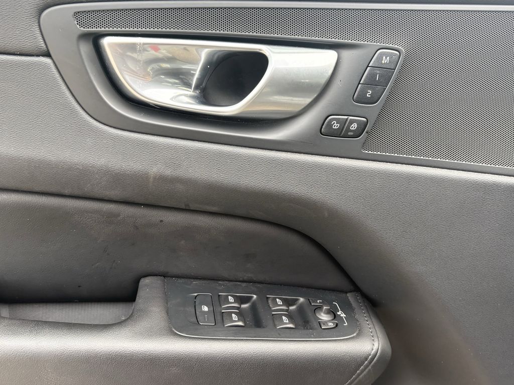 Certified Used 2024 Gray Metallic Volvo B5 Core image 10