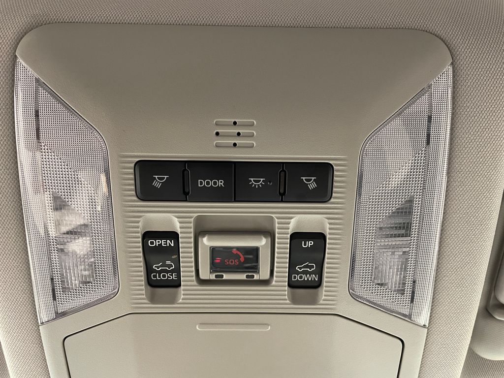 2023 Toyota RAV4 XLE 32