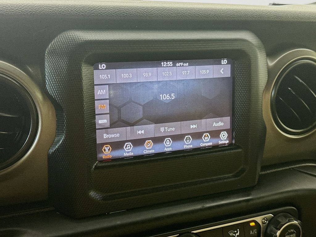 Used 2019 Green Jeep Unlimited Sport S image 17