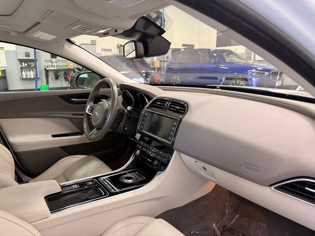 Thumbnail: 2018 Jaguar XE - 29