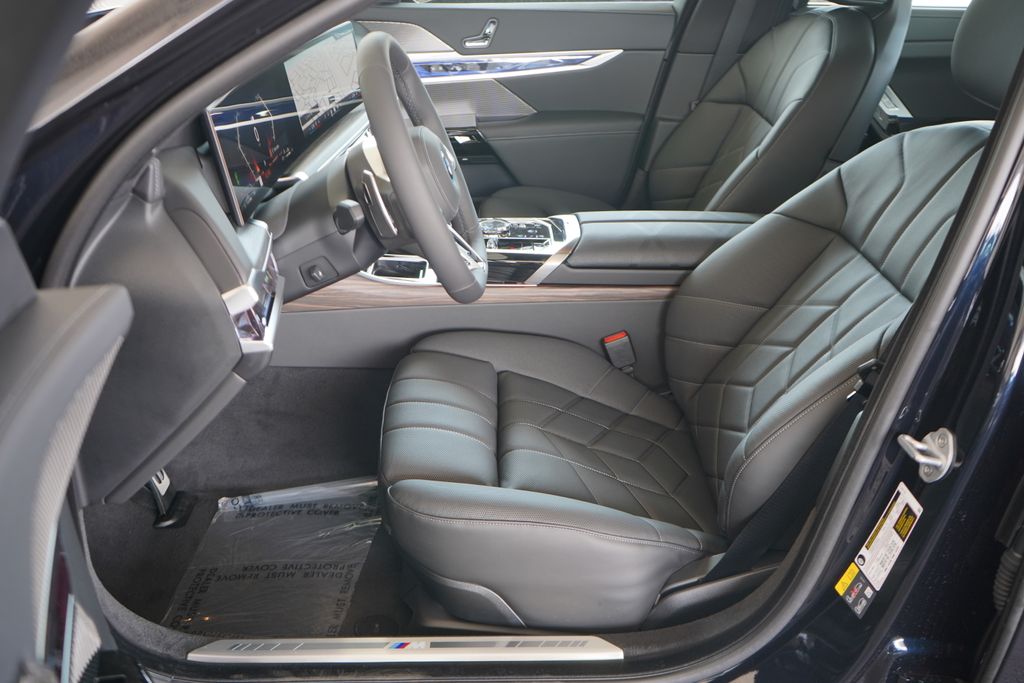 Thumbnail: 2025 BMW 7 Series - 11