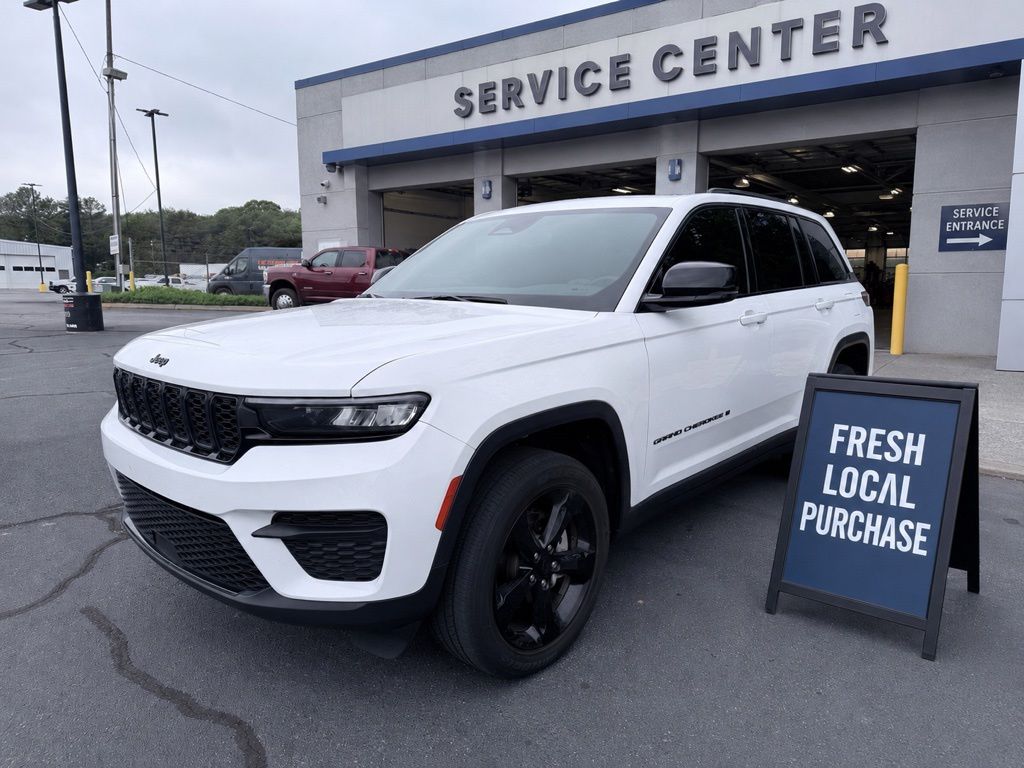 2023 Jeep Grand Cherokee Altitude's photo
