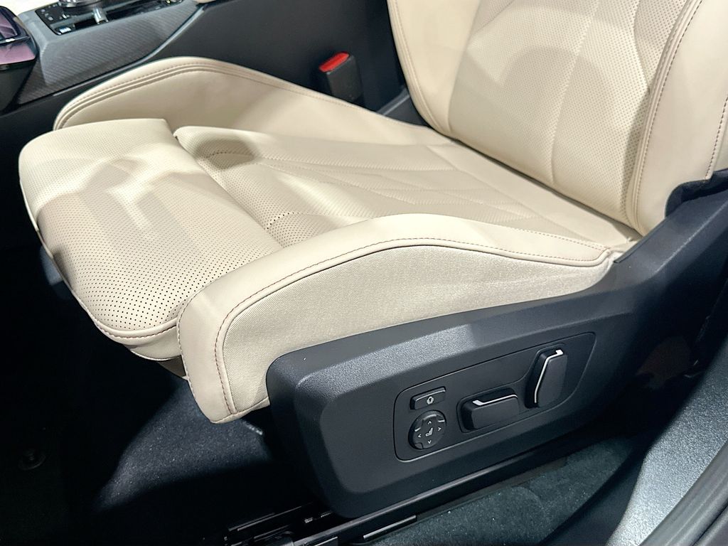 New 2026 Beige BMW 30 xDrive image 20