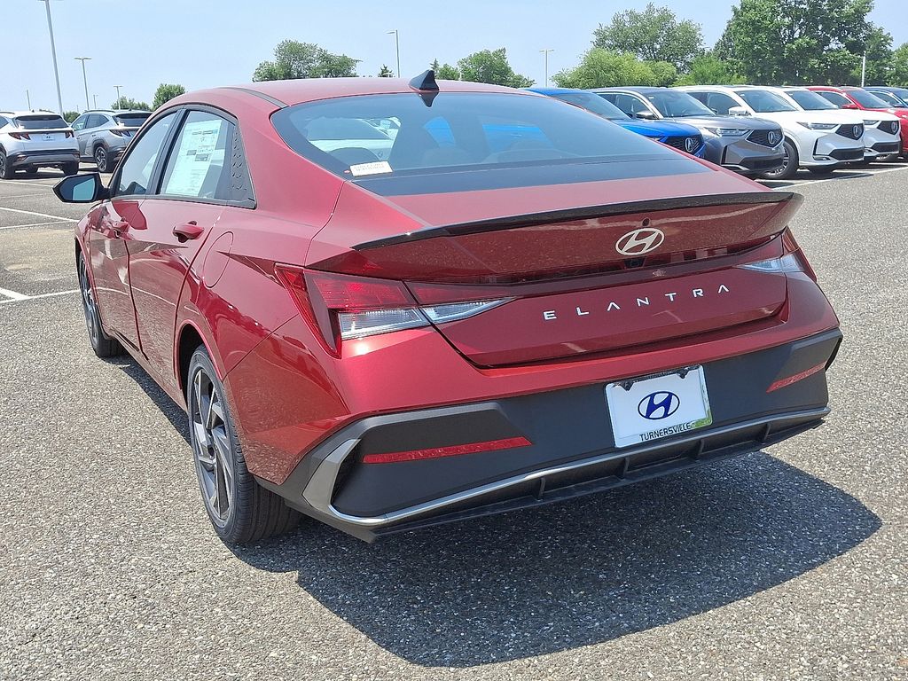 Thumbnail: 2025 Hyundai Elantra - 3