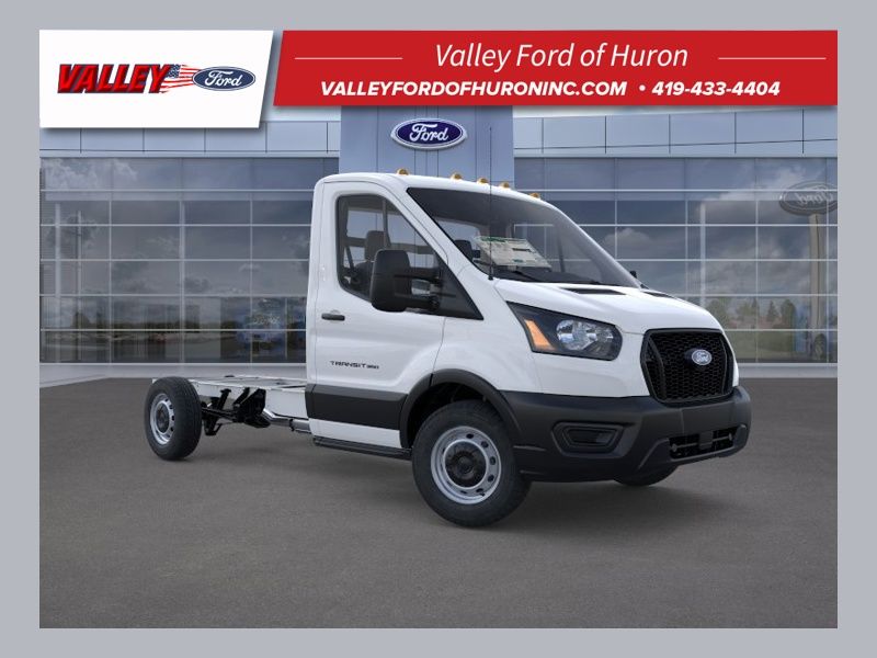 Oxford White 2026 Ford Transit Chassis 350 138 Cutaway RWD Van Rear-Wheel Drive