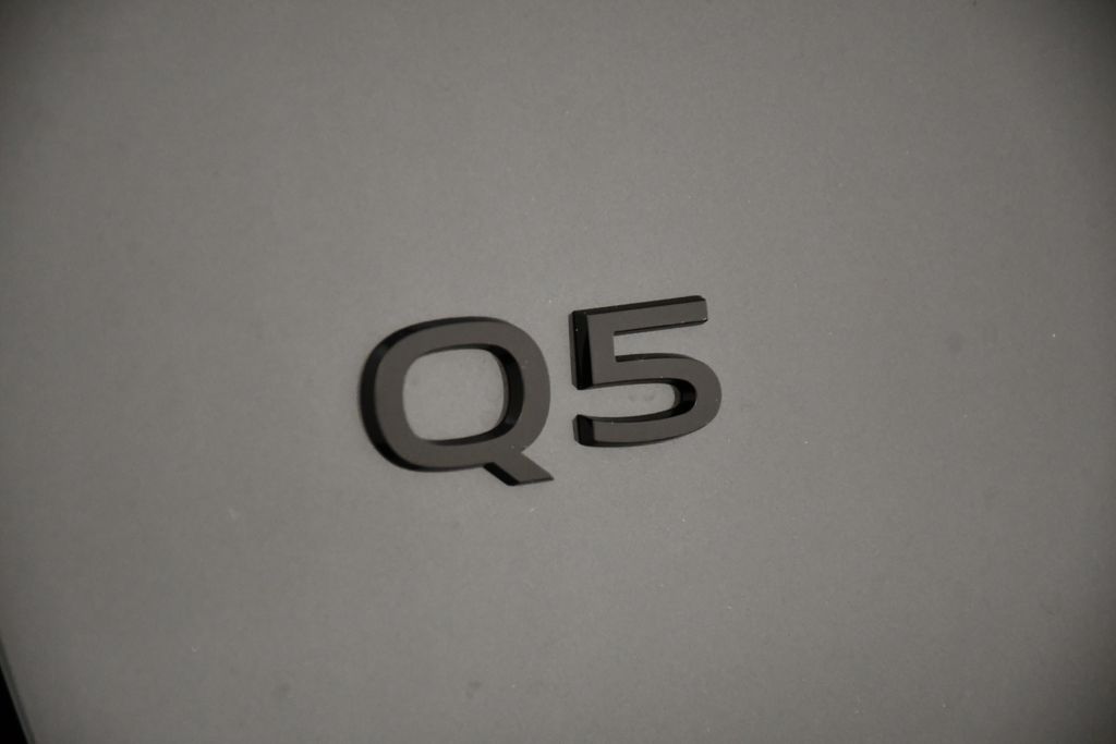 Thumbnail: 2025 Audi Q5 - 9