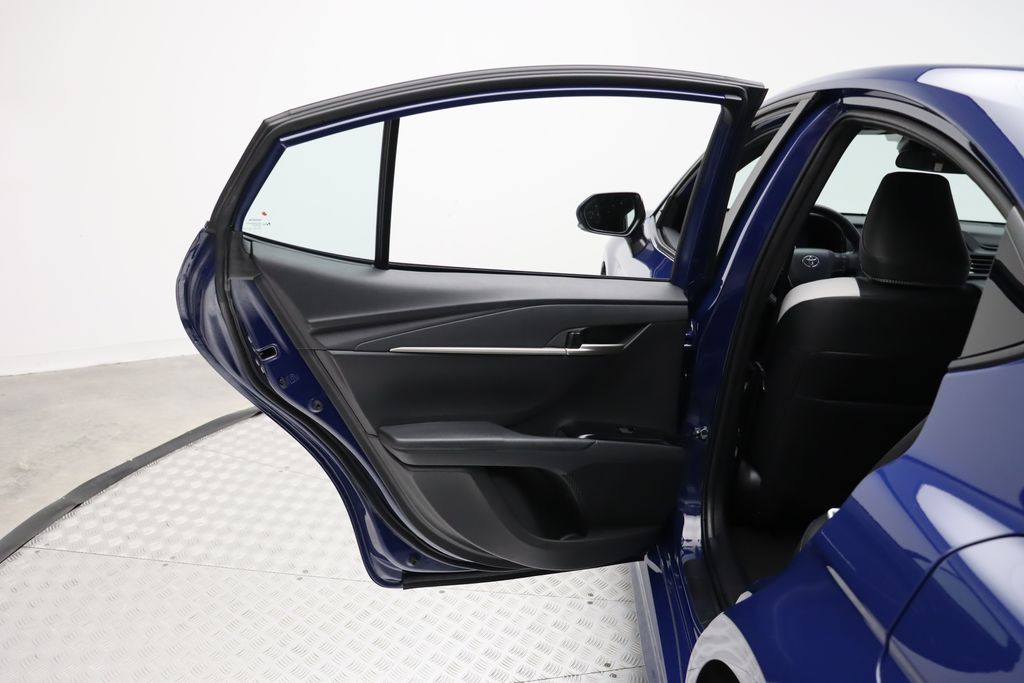 2025 Toyota Camry SE 21
