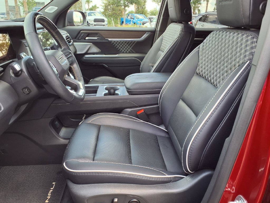 Used 2025 GMC Acadia SUV