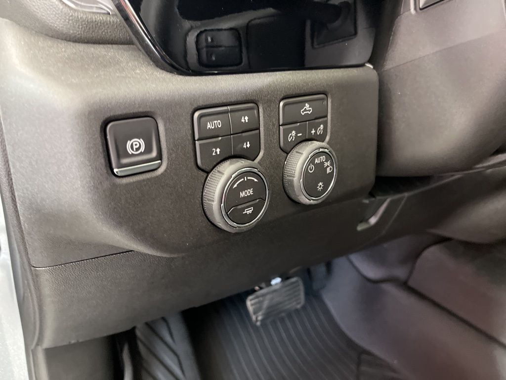 Thumbnail: 2026 Chevrolet Silverado 1500 - 27