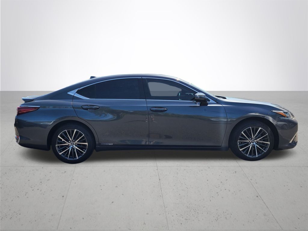 2022 Lexus ES 300h