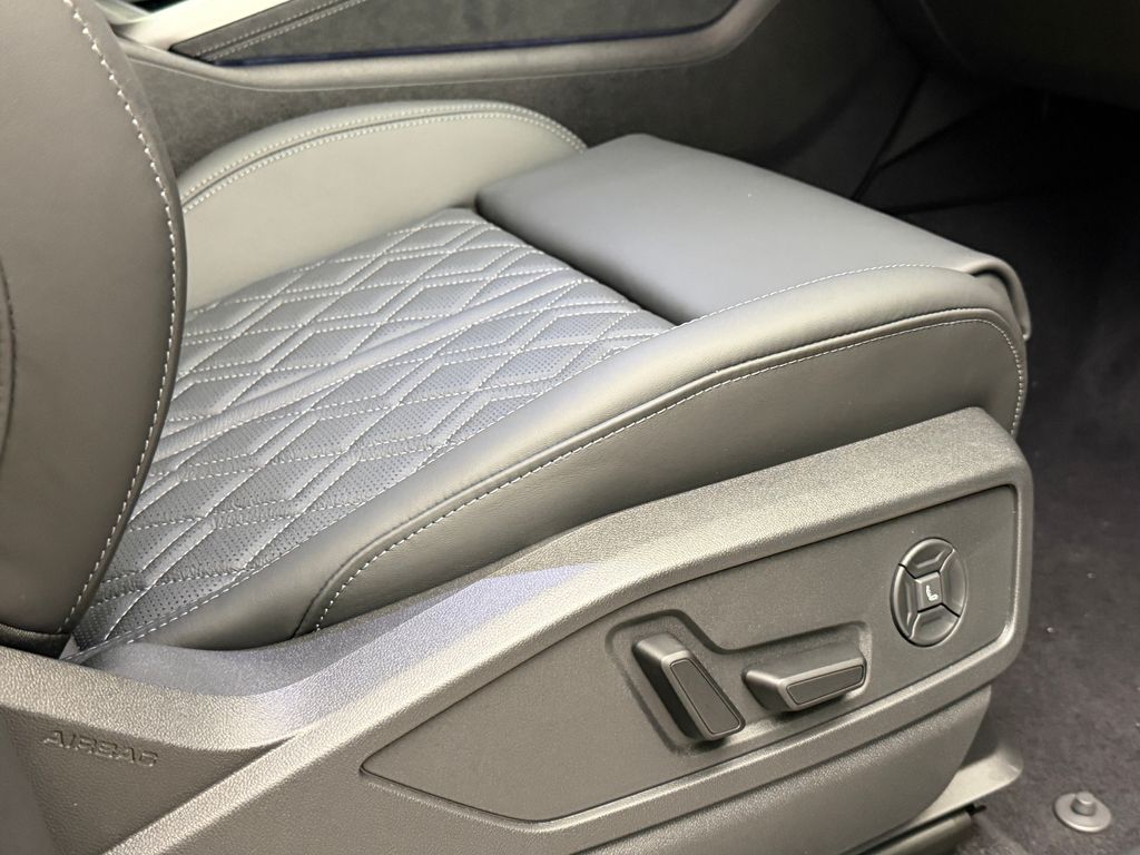 Thumbnail: 2026 Audi SQ5 - 10