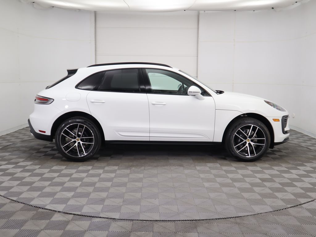 Thumbnail: 2025 Porsche Macan - 8