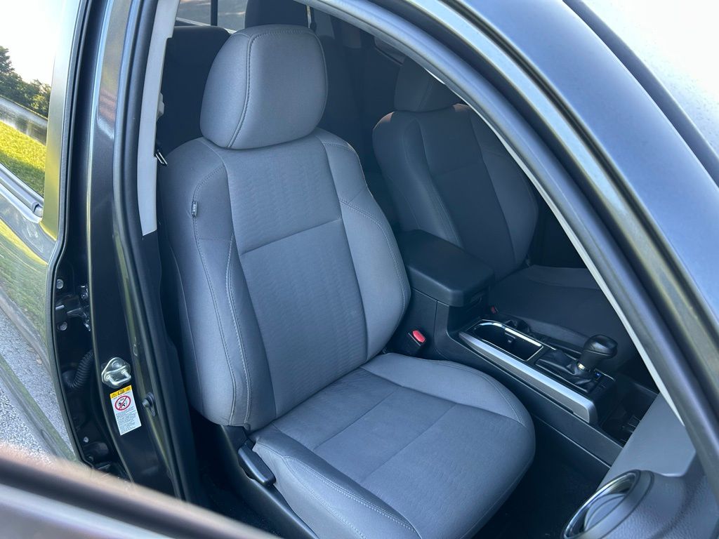 2019 Toyota Tacoma SR5 14
