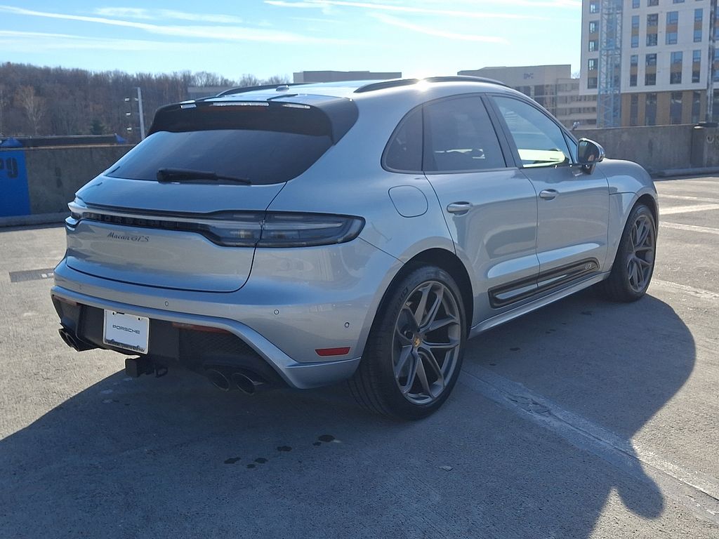 Thumbnail: 2026 Porsche Macan - 8