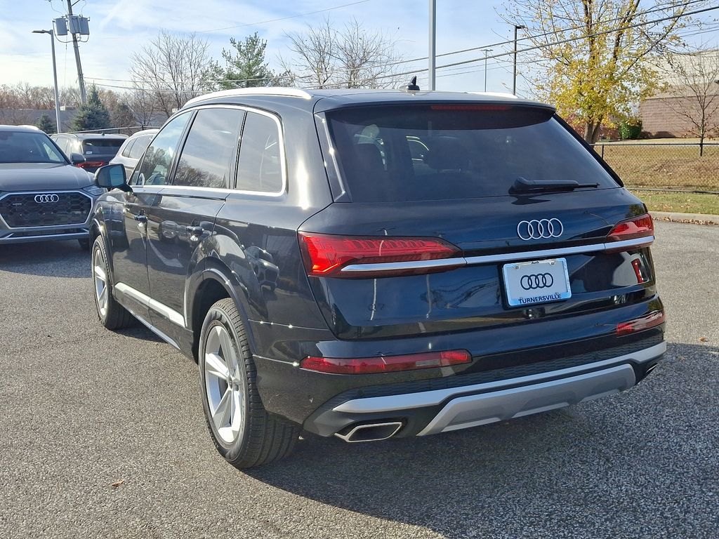 2025 Audi Q7  3