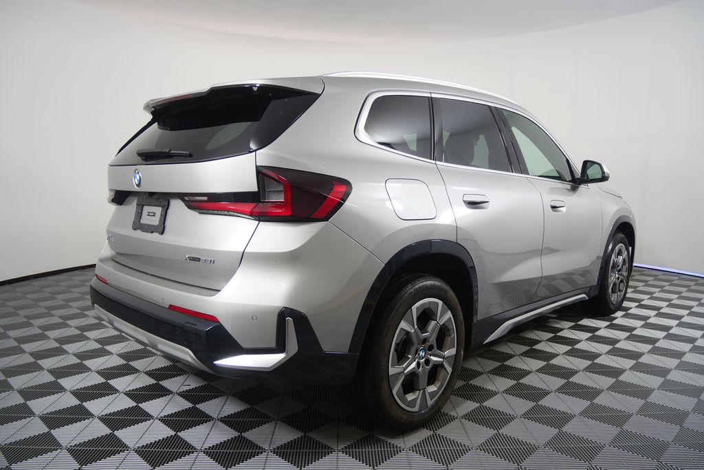 Thumbnail: 2023 BMW X1 - 3