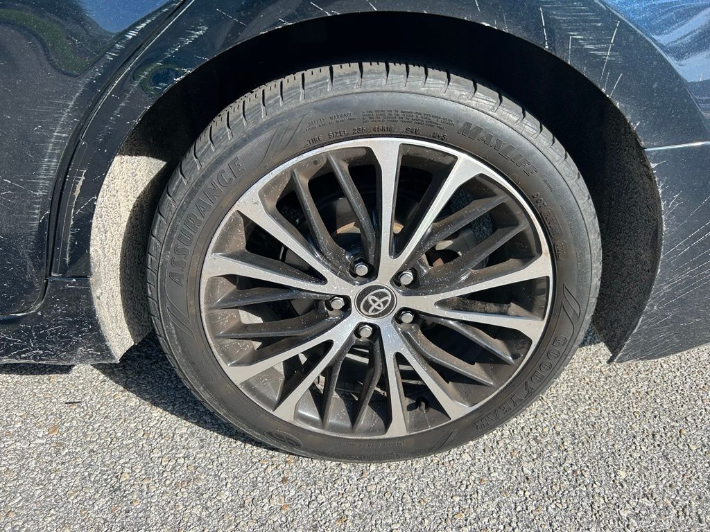 2020 Toyota Camry SE 9