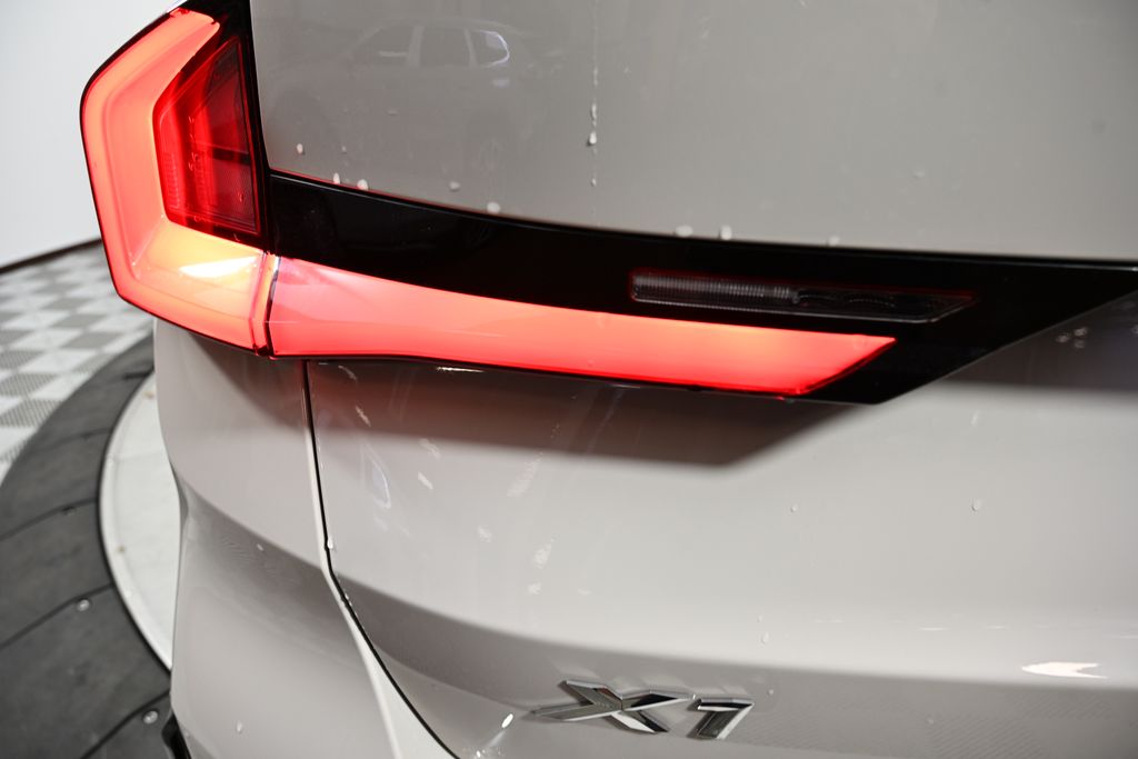 Thumbnail: 2026 BMW X1 - 11