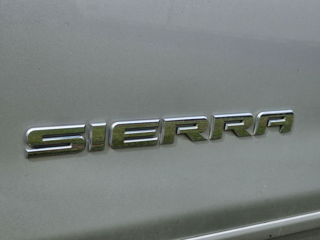 2015 Quicksilver Metallic GMC Sierra 1500 SLE 4X4 Truck