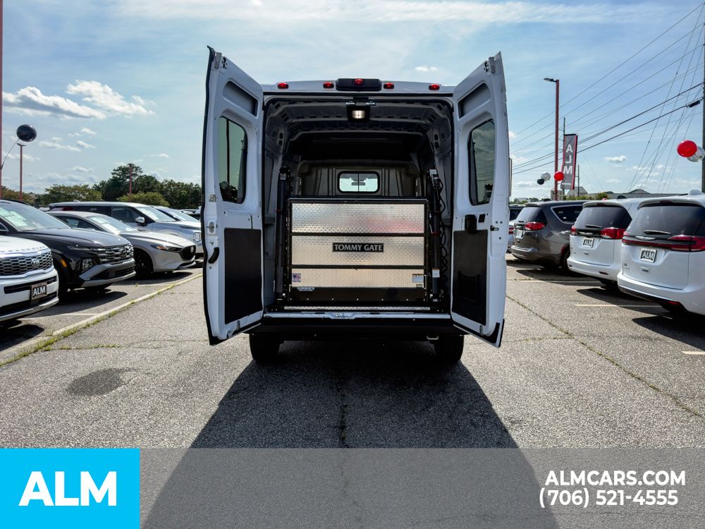 Used 2021 White Ram Base image 15