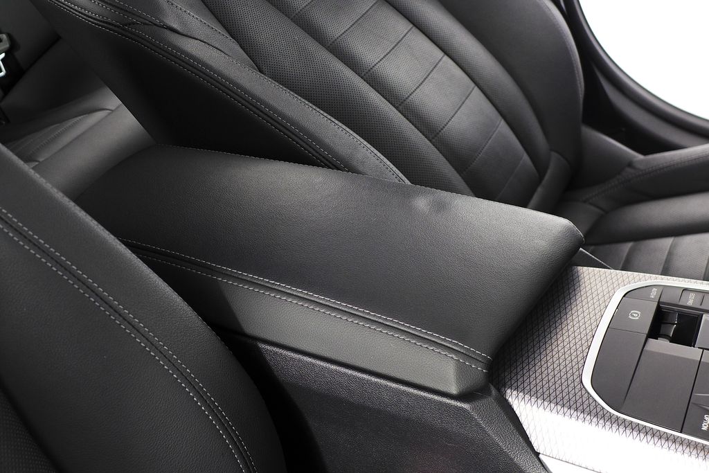 Thumbnail: 2022 BMW i4 - 16