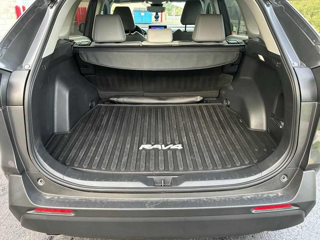 2024 Toyota RAV4 XLE Premium 10