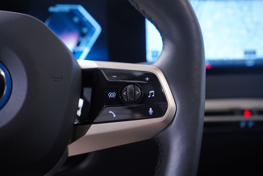 Thumbnail: 2023 BMW iX - 20