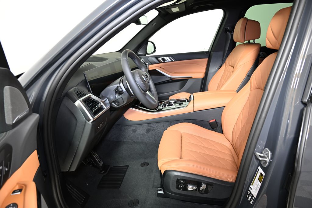 Thumbnail: 2025 BMW X5 - 14