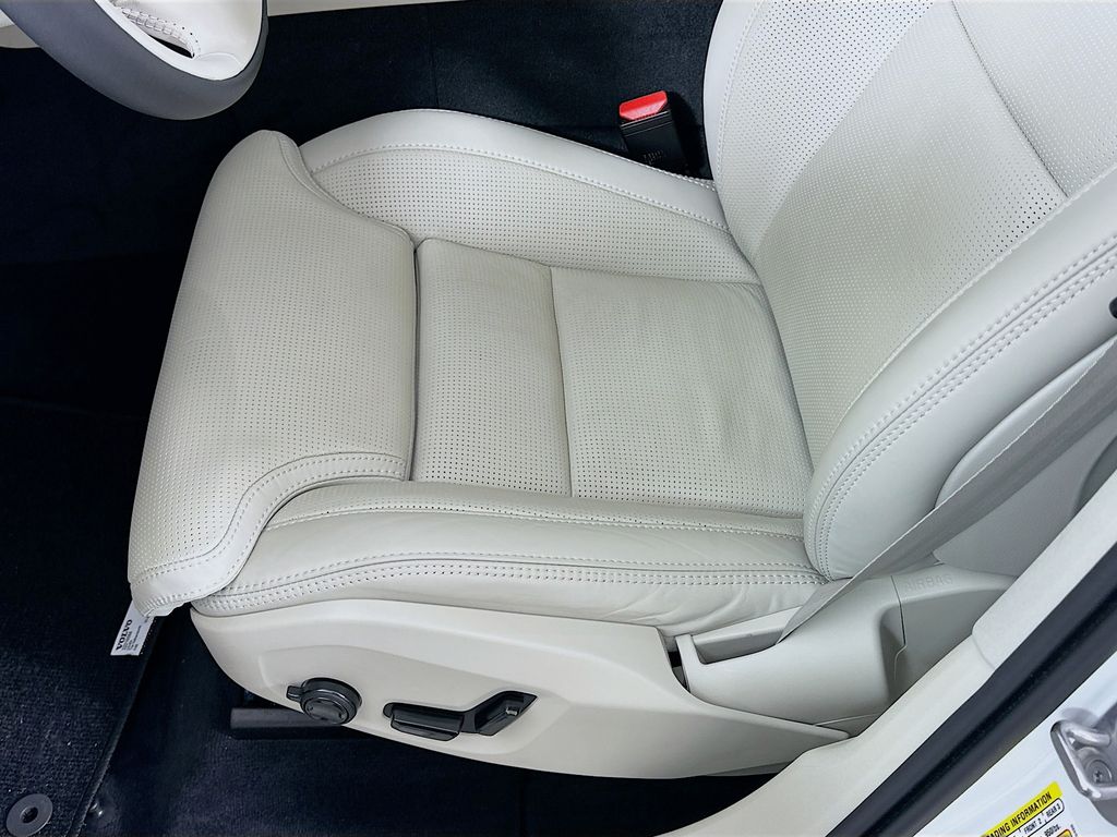 Thumbnail: 2024 Volvo XC60 - 20