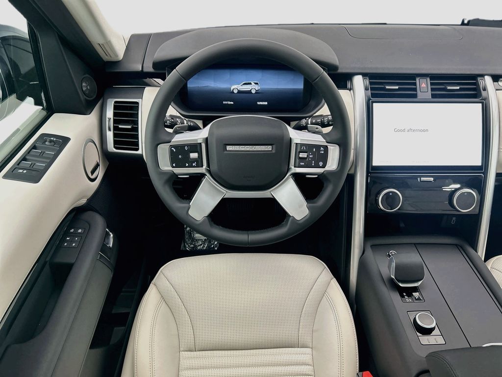 Thumbnail: 2026 Land Rover Discovery - 10