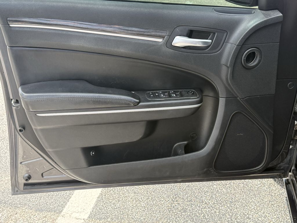 2019 Chrysler 300 Touring - 9