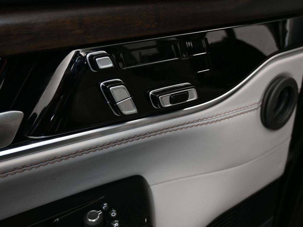 Used 2024 Diamond Black Crystal Pearlcoat Jeep Base image 14