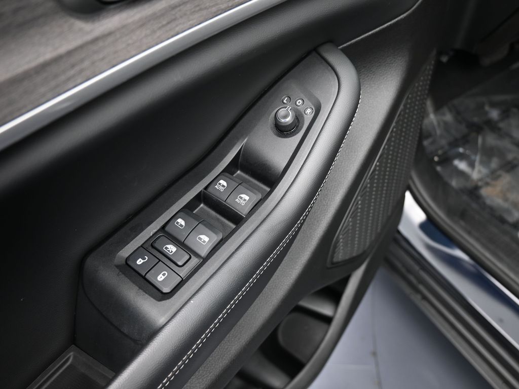 Used 2024 Midnight Sky Jeep Limited image 13