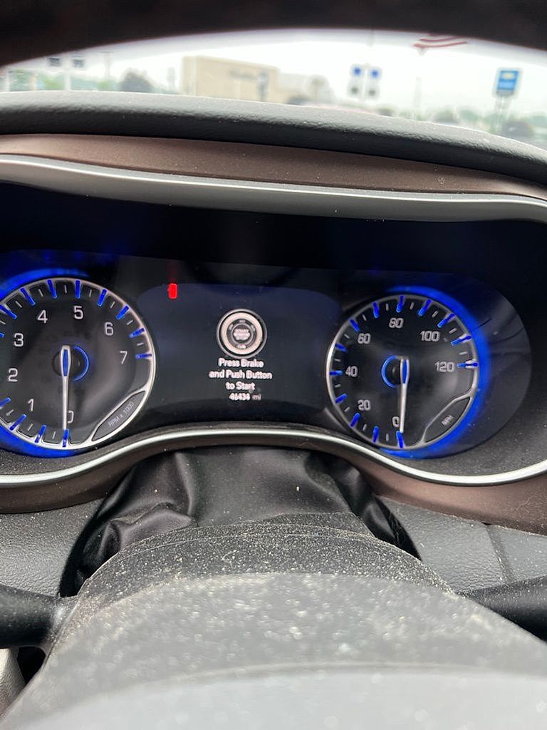 Thumbnail: 2018 Chrysler Pacifica - 5