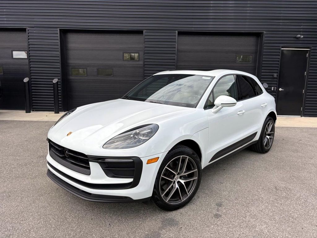 /2024 Porsche Macan